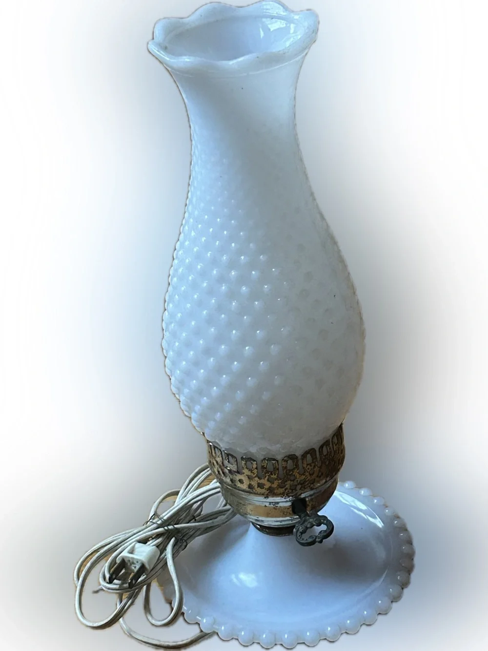Vintage White Hobnail Milk Glass Table Boudoir Lamp 13.5” Cottagecore